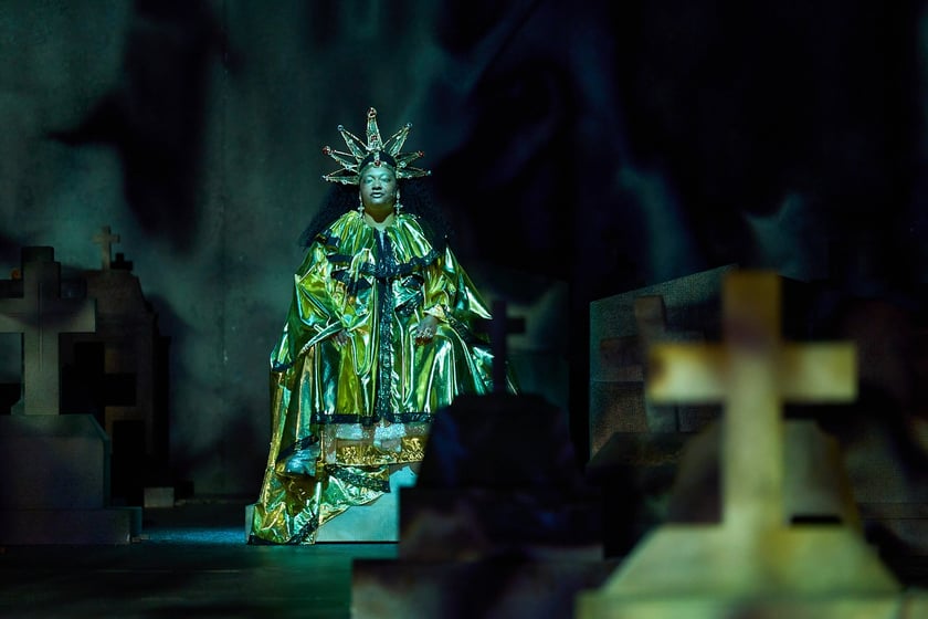 Scena z prologu &bdquo;Romea i Julii&rdquo; w reżyserii Jana Klaty w Teatrze Muzycznym Capitol