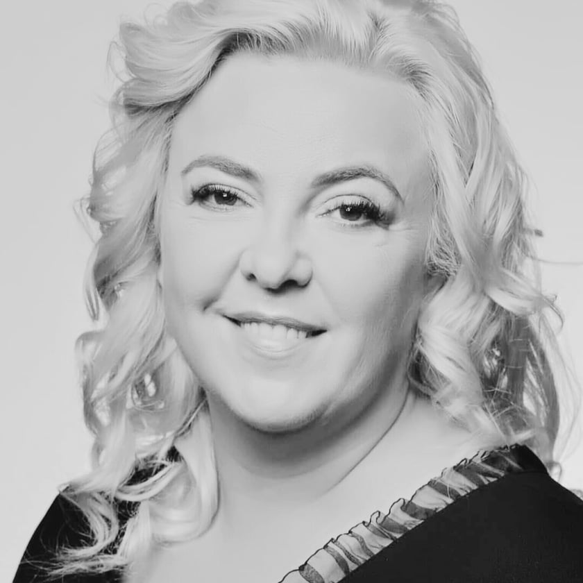 Kulturalnie związana z Ziemią Kłodzką, sołtyska Wojciechowic Gmina Kłodzko. Ambasadorka Twierdzy Kłodzkiej, społeczniczka, przedsiębiorczyni. Inicjatorka wielu wydarzeń kulturalnych.&nbsp; Działalność, doświadczenia oraz osiągnięcia w zakresie kultury:&nbsp;  Robert Stando, reżyser film&oacute;w dokumentalnych, honorowy obywatel Kłodzka, przyjaciel. Gościł wielokrotnie w obiekcie noclegowym zarządzanym przez Barbarę Glińską i w wyniku zawiązanej przyjaźni jak i poszanowania dla jego tw&oacute;rczości zaaranżowany został pok&oacute;j poświęcony jego osobie. Po śmierci Roberta, zawiązała się przyjacielska, nieformalna grupa społeczna, kt&oacute;ra zrealizowała Festiwal film&oacute;w dokumentalnych im. Roberta Stando, wystawę oraz złożyła wniosek (rozpatrzony pozytywnie) na nadanie jednej z kłodzkich ulic nazwy alejka Roberta Stando, gdzie mieści się r&oacute;wnież tablica upamiętniająca jego postać.&nbsp; Organizacja wystawy fotograficznej Jakuba Karolewicza, młodego, kłodzkiego, nader utalentowanego fotografa. Jego nietuzinkowe spojrzenie przez pryzmat aparatu fotograficznego spotyka się z coraz większym zainteresowaniem. Pierwsza wystawa tego artysty zgromadziła tłumy zainteresowanych os&oacute;b jak i zainteresowanie lokalnych medi&oacute;w.&nbsp; wsparcie lokalnych artyst&oacute;w rzemieślnik&oacute;w, Terezia Kalinayova, czeska artystka mieszkająca w Kłodzku. Specjalizuje się w poprawnym historycznie odtwarzaniu dawnego rzemiosła oraz przenoszeniem historii w postaci grafik na przedmiotu użytkowe. Stworzyła replikę grafiki Kłodzka z 1862r. Grafika jest og&oacute;lnodostępna dla os&oacute;b odwiedzających Kłodzko a została ufundowana przez Barbarę Glińską.&nbsp; organizacja, wsp&oacute;łpraca, matronat, sponsoring wielu wydarzeń kulturalnych na Ziemi Kłodzkiej.&nbsp;  Rekomendacje:  Piotr Pawlik Fundacja Dolnośląski Festiwal Muzyczny Joanna Tatarkowska Sigmund Lindner&nbsp; 