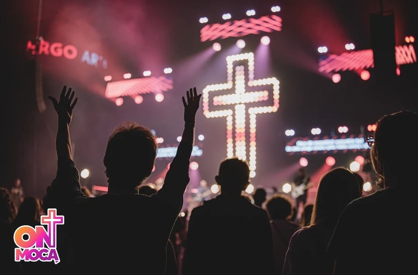 W Orbicie będzie także coś dla sympatyk&oacute;w pieśni sakralnych &ndash; koncert On + Mocą. &bdquo;Usłyszysz ulubione pieśni uwielbienia, chwały i mocy.&rdquo;
Wystąpią: zesp&oacute;ł Trzecia godzina dnia (TGD) i grupa Mocni w duchu.
Wydarzenie organizowane jest pod patronatem arcybiskupa Jerzego Kupnego, metropolity wrocławskiego.
Termin: 17 listopada o godzinie 15:00Bilety: od 149 złotych &ndash; do kupienia tutaj.
&nbsp;