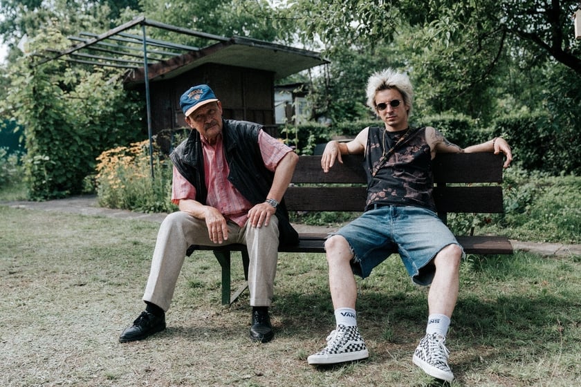 Dziadek Stanisław (Jan Frycz) i Kosa (Mateusz Okuła)