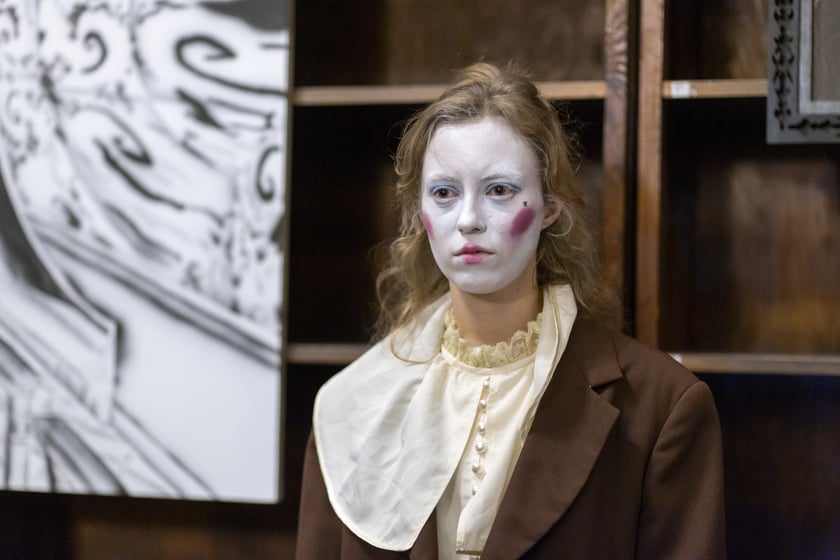 Wernisaż wystawy Dark Academia Kościoła Nihilistów w budynku po bibliotece na Szajnochy (19 października 2024)