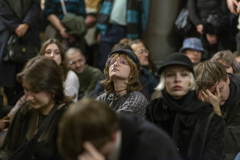 Wernisaż wystawy Dark Academia Kościoła Nihilistów w budynku po bibliotece na Szajnochy (19 października 2024)