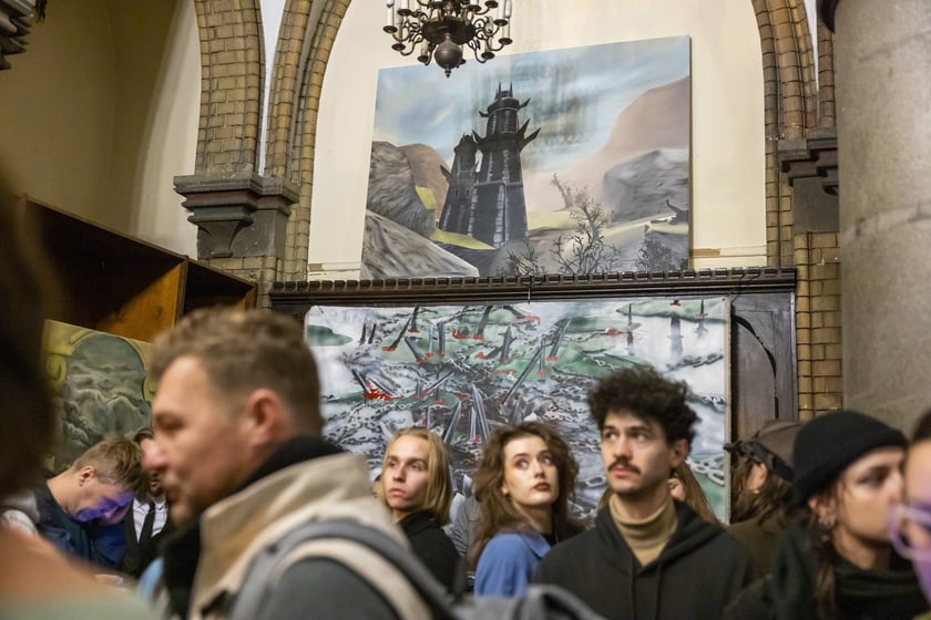 Wernisaż wystawy Dark Academia Kościoła Nihilistów w budynku po bibliotece na Szajnochy (19 października 2024)