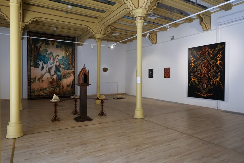 Zdjęcie z wystawy "Świątynia Baśni" w galerii BWA Wrocław Główny
