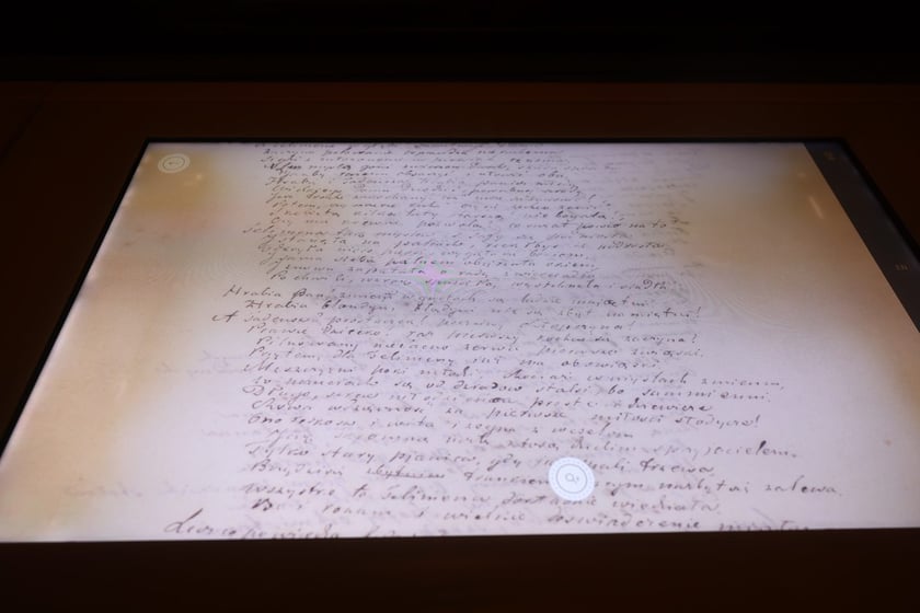 Rękopis piątej księgi &bdquo;Pana Tadeusza&rdquo; można obejrzeć w dniach 8-11 listopada w Muzeum Pana Tadeusza &ndash; także w zbliżeniu na specjalnych interaktywnych ekranach