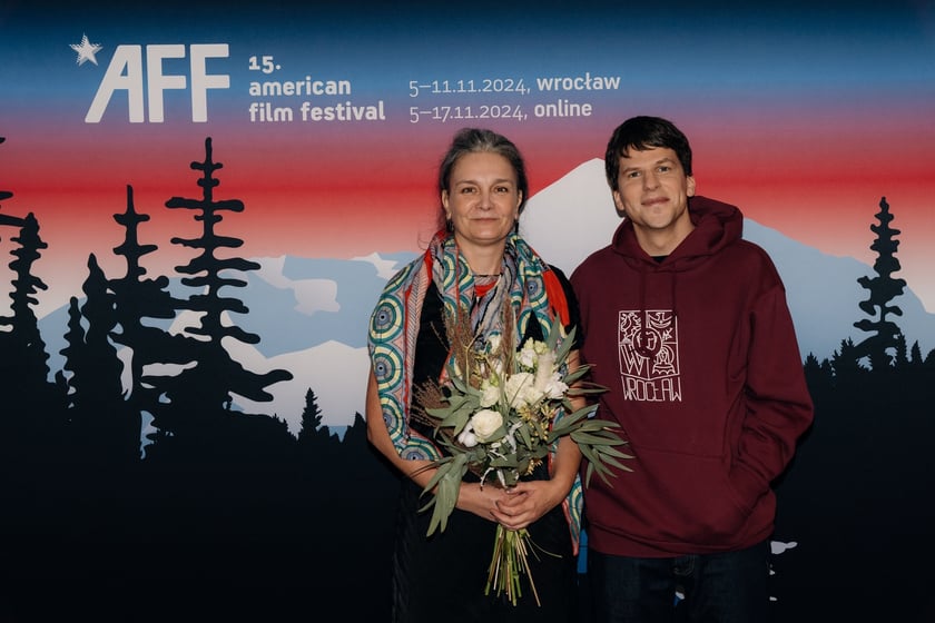 Jesse Eisenberg i Urszula Śniegowska, dyrektorka artystyczna American Film Festival 2024
