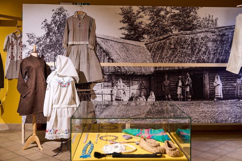 Ponad 100 eksponat&oacute;w na wystawie &bdquo;Strojni Kresowiacy&rdquo; w Muzeum Etnograficznym