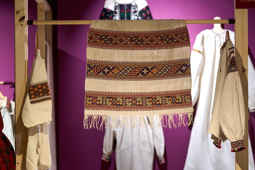 Ponad 100 eksponat&oacute;w na wystawie &bdquo;Strojni Kresowiacy&rdquo; w Muzeum Etnograficznym