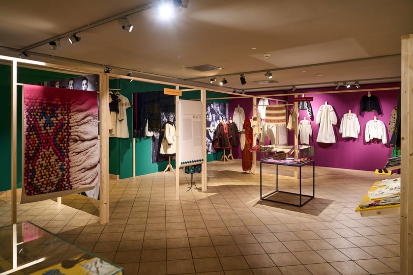 Ponad 100 eksponat&oacute;w na wystawie &bdquo;Strojni Kresowiacy&rdquo; w Muzeum Etnograficznym