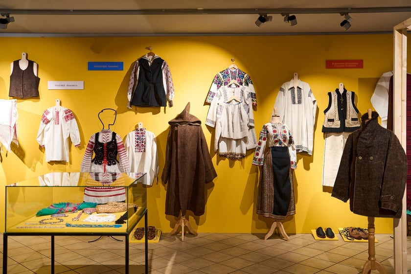 Ponad 100 eksponat&oacute;w na wystawie &bdquo;Strojni Kresowiacy&rdquo; w Muzeum Etnograficznym