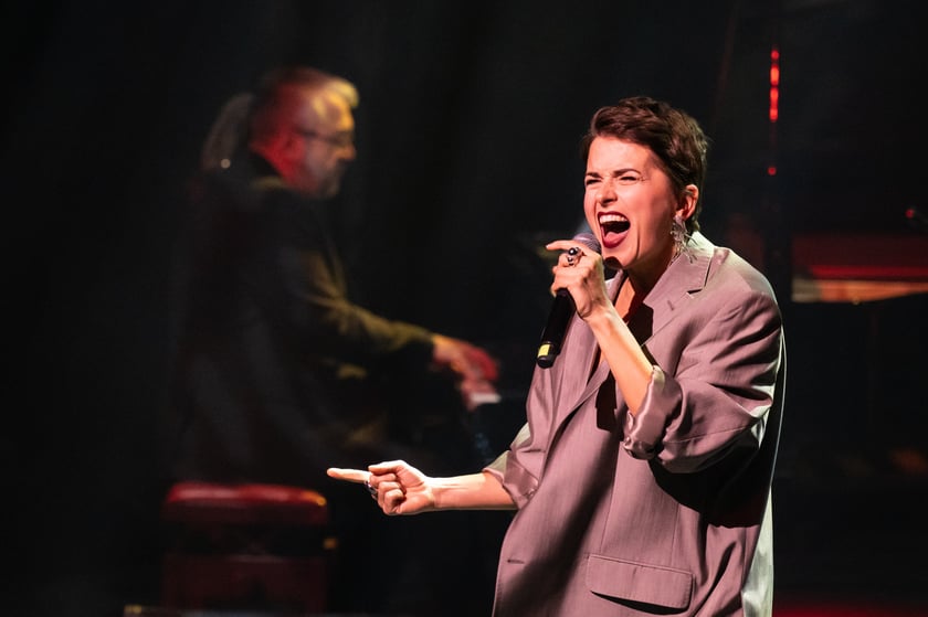 Koncert "I tak przyjdzie wiosna!" został zorganizowany po to, żeby pom&oacute;c ludziom, kt&oacute;rzy ucierpieli w czasie wrześniowej powodzi. Na zdjęciu&nbsp;Alicja Kalinowska
