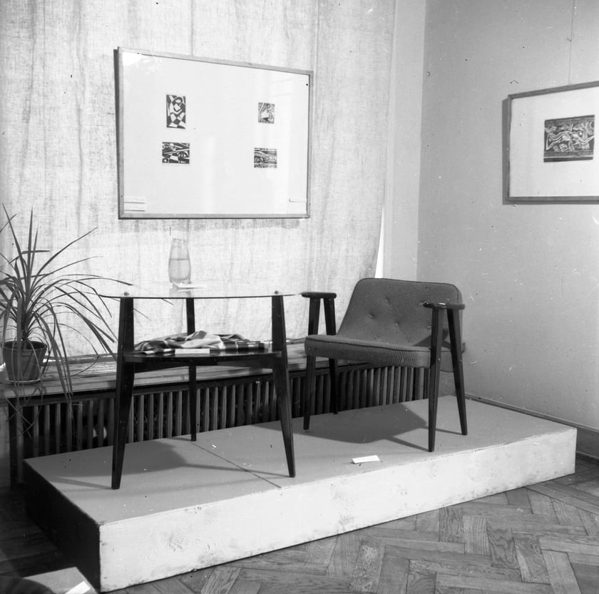 J&oacute;zef Chierowski, fotel i stolik, &bdquo;II Okręgowa Wystawa Architektury Wnętrz i Grafiki&rdquo;, CBWA, Wrocław, 1958
