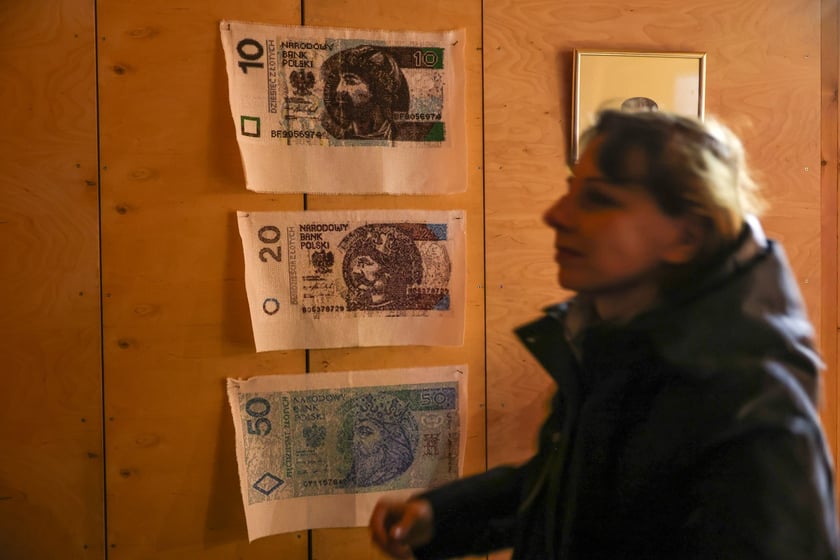 Na zdjęciu wernisaż wystawy #Dług na Targowisku Jemiołowa