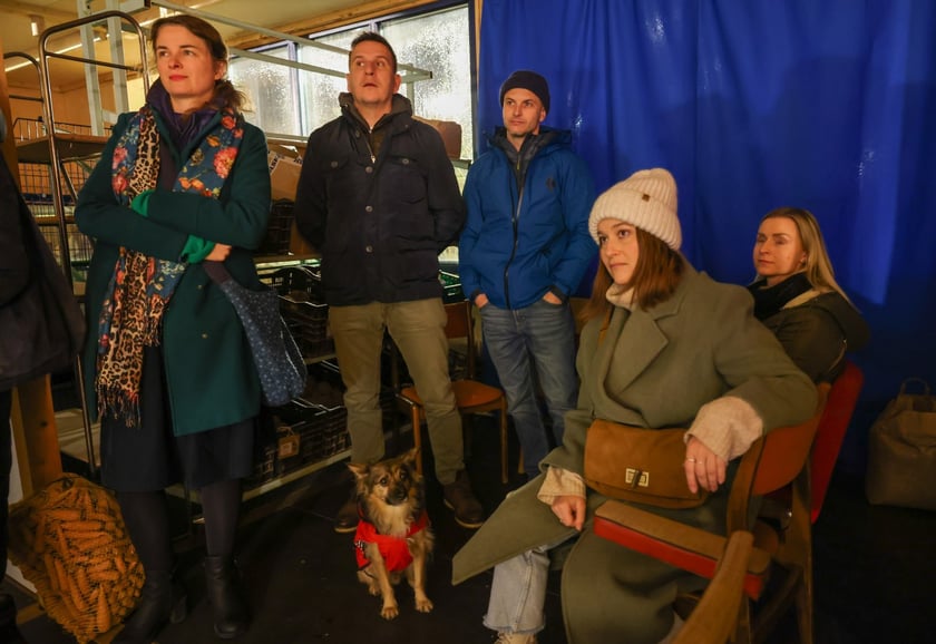 Na zdjęciu wernisaż wystawy #Dług na Targowisku Jemiołowa