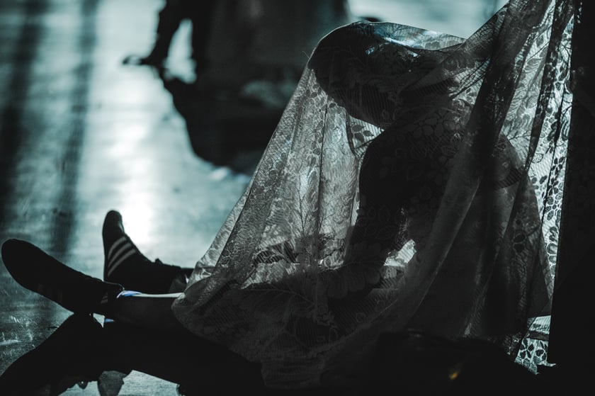 Próba do premiery przedstawienia „Stado. W środku jesteśmy baśnią” w WTP