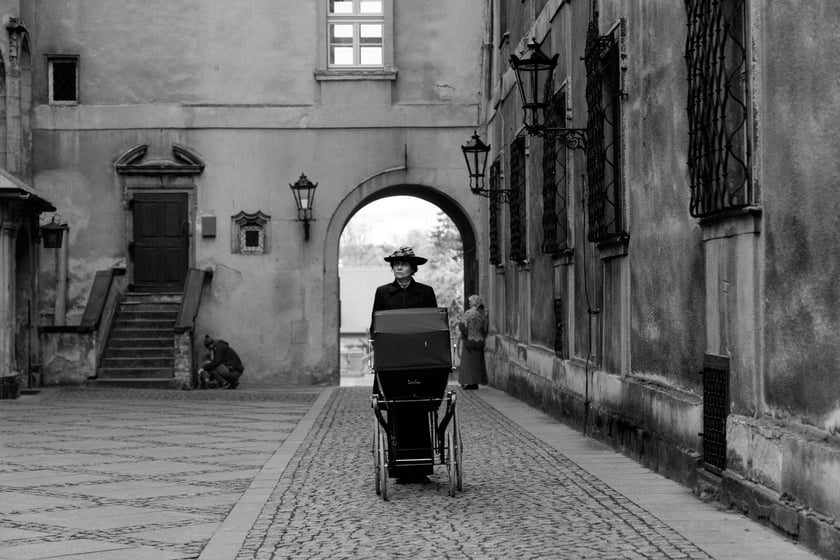Kadry z filmu&nbsp;&bdquo;Dziewczyna z igłą&rdquo;