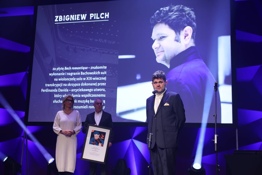Wrocławska Nagroda Artystyczna 2024. Zwycięzc&oacute;w poznaliśmy we wtorek, 10 grudnia w Sali Czerwonej Narodowego Forum Muzyki podczas gali &ndash; laureaci z dziedziny: Muzyka poważna (przemawia Zbigniew Pilch)