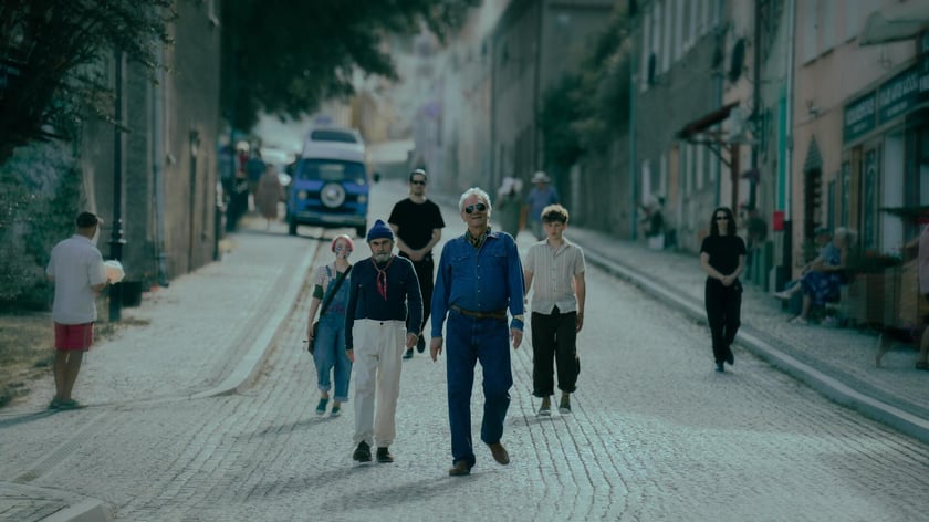 Kadr z filmu "Dziadku, wiejemy!"&nbsp;