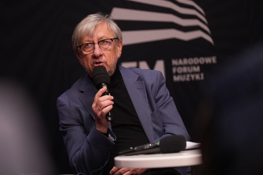 W sztuce nie ma postępu. W sztuce nie jest tak, że dzieła, kt&oacute;re powstały p&oacute;źniej są doskonalsze od tych, kt&oacute;re powstały wcześniej. One są po prostu inne. Nie ma więc problemu by połączyć z sobą utwory powstałe w r&oacute;żnych epokach, nawet na jednym koncercie, a szczeg&oacute;lnie w trakcie festiwalu - m&oacute;wił Andrzej Kosendiak