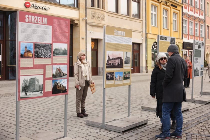 Wystawa plenerowa &bdquo;Amputacja czy rekonstrukcja. Miasta południowo-zachodniej Polski po 1945 roku&rdquo; w rynku do 11 marca.&nbsp;