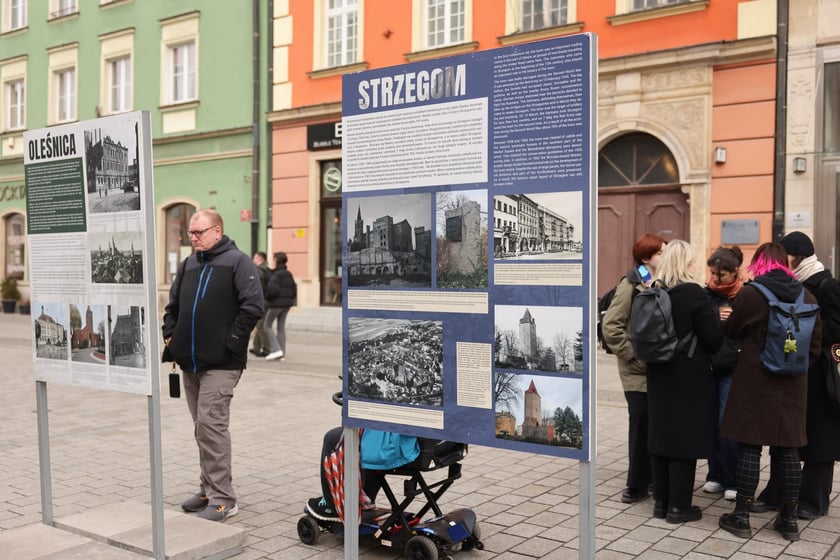Wystawa plenerowa &bdquo;Amputacja czy rekonstrukcja. Miasta południowo-zachodniej Polski po 1945 roku&rdquo; w rynku do 11 marca.&nbsp;
