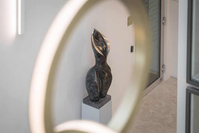 L’UNI. Stanisław Wysocki wernisaż rzeźby „Piękno jest kobietą