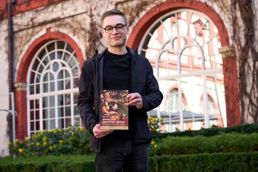 Marek Kwaśny, historyk sztuki z Instytutu Historii Sztuki Uniwersytetu Wrocławskiego, autor książki &bdquo;Johann Jacob Eybelwieser młodszy. Wrocławski malarz doby baroku&rdquo;, kt&oacute;ra ukazała się nakładem Wydawnictwa Uniwersytetu Wrocławskiego&nbsp;