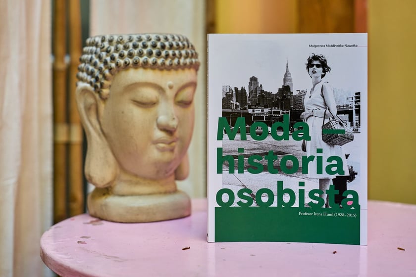 Małgorzata Możdżyńska-Nawotka, &bdquo;Moda &ndash; historia osobista&rdquo;, katalog wystawy, Muzeum Narodowe we Wrocławiu&nbsp;&nbsp;