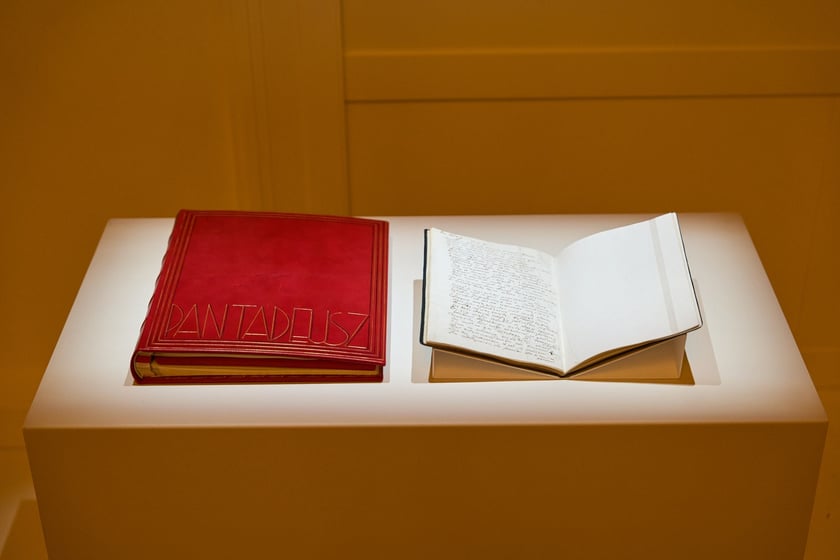 Polsko-litewska maj&oacute;wka w Muzeum Pana Tadeusza i w Ossolineum &ndash; rękopis &bdquo;Pana Tadeusza&rdquo;