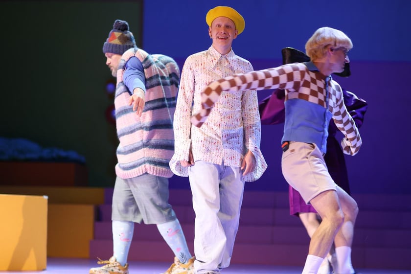 Scena ze spektaklu &bdquo;Zła dziewczynka&rdquo; w reż. Jakuba Krofty we Wrocławskim Teatrze Lalek