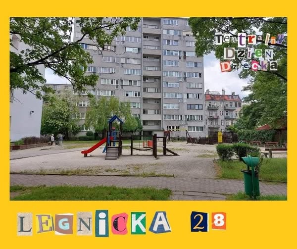 <p>Sceny podw&oacute;rkowe Teatralnego Dnia Dziecka</p>
