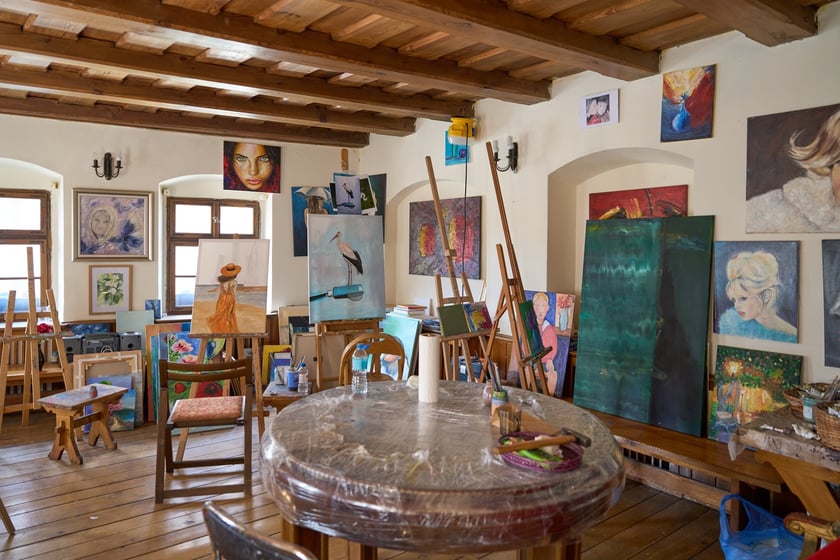 III piętro w kamieniczce &bdquo;Małgosia&rdquo; &ndash; pracownia malarska