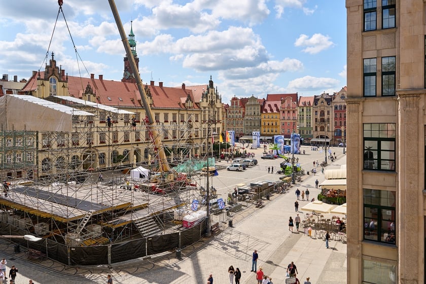 IV piętro w kamieniczce &bdquo;Małgosia&rdquo; &ndash; widok z okna na wrocławski rynek