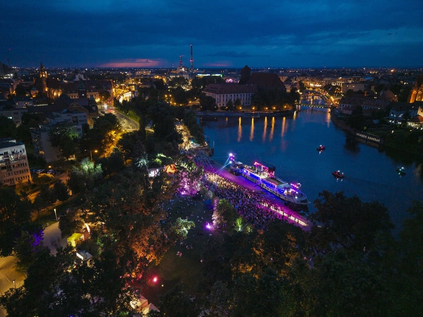 Koncert ze statku Vratislavia na Odrze na Bulwarze Dunikowskiego