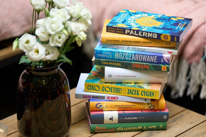 Książki, jakie polecamy na wakacje 2025