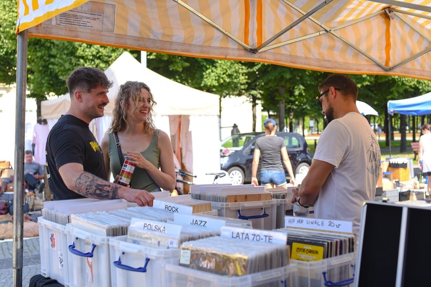 Pod Halą Stulecia, przy Iglicy, tradycyjna Giełda Staroci w weekend 19-20 lipca 2025&nbsp;