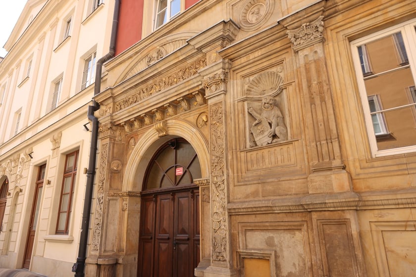 Kamienica przy ul. Ofiar Oświęcimskich, w kt&oacute;rej mieszkała wrocławska malarka Hanna Krzetucka-Geppert