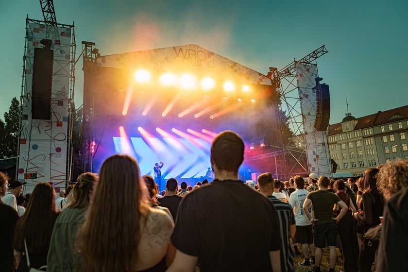 Na zdjęciach sobotni wiecz&oacute;r (19 lipca) na Festiwalu WROsound