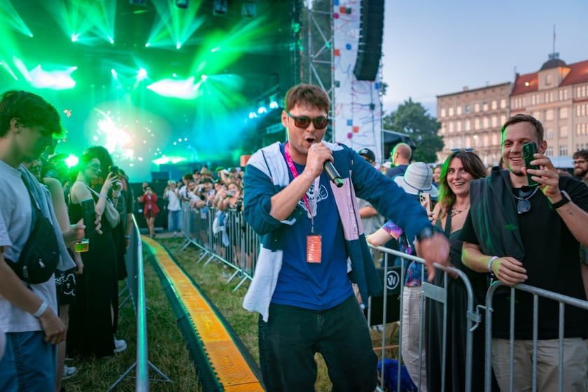 Na zdjęciach sobotni wiecz&oacute;r (19 lipca) na Festiwalu WROsound