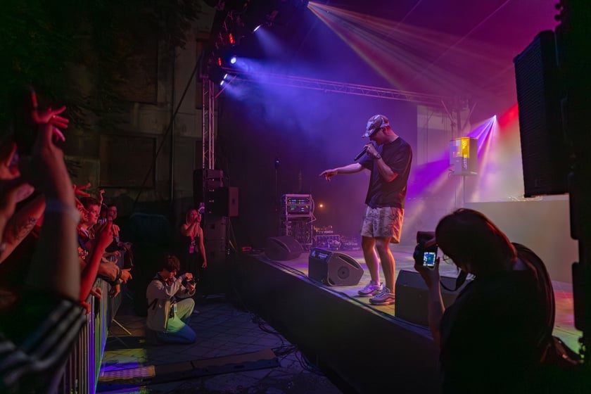 Na zdjęciach sobotni wiecz&oacute;r (19 lipca) na Festiwalu WROsound