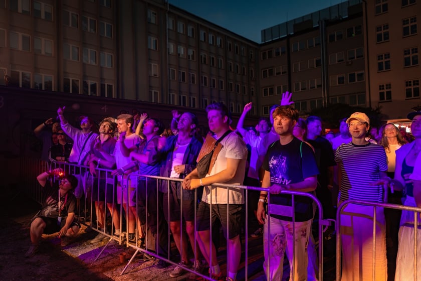 Na zdjęciach sobotni wiecz&oacute;r (19 lipca) na Festiwalu WROsound