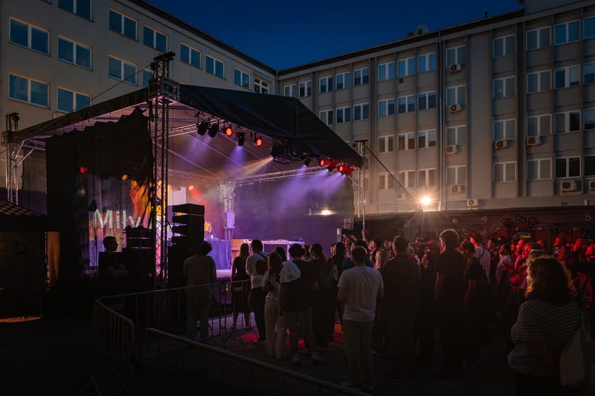 Na zdjęciach sobotni wiecz&oacute;r (19 lipca) na Festiwalu WROsound