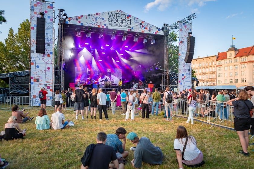 Na zdjęciach sobotni wiecz&oacute;r (19 lipca) na Festiwalu WROsound