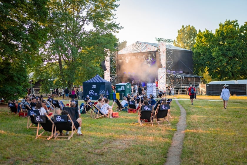 Na zdjęciach sobotni wiecz&oacute;r (19 lipca) na Festiwalu WROsound