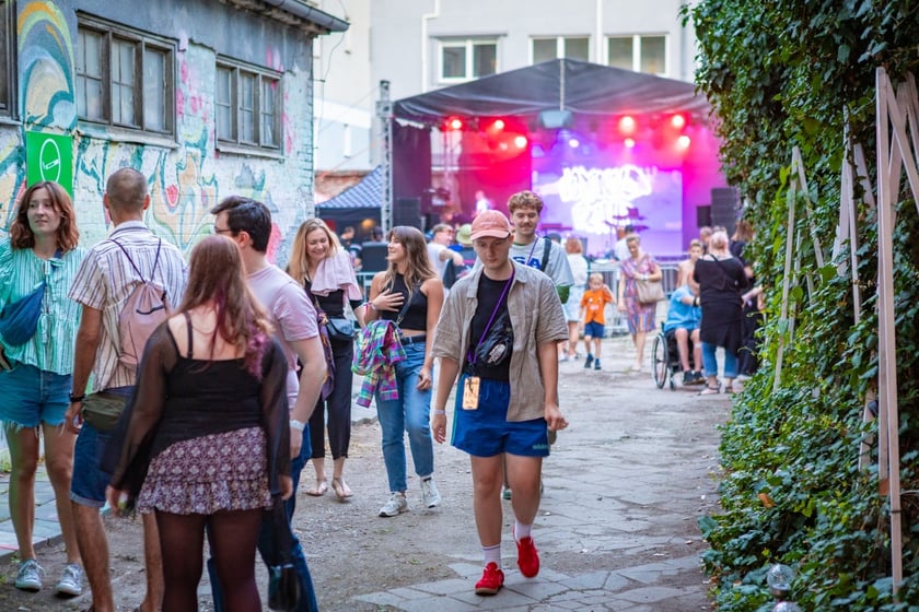 Na zdjęciach sobotni wiecz&oacute;r (19 lipca) na Festiwalu WROsound