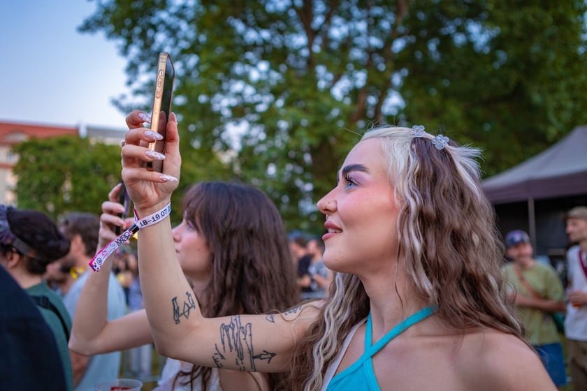 Na zdjęciach sobotni wiecz&oacute;r (19 lipca) na Festiwalu WROsound
