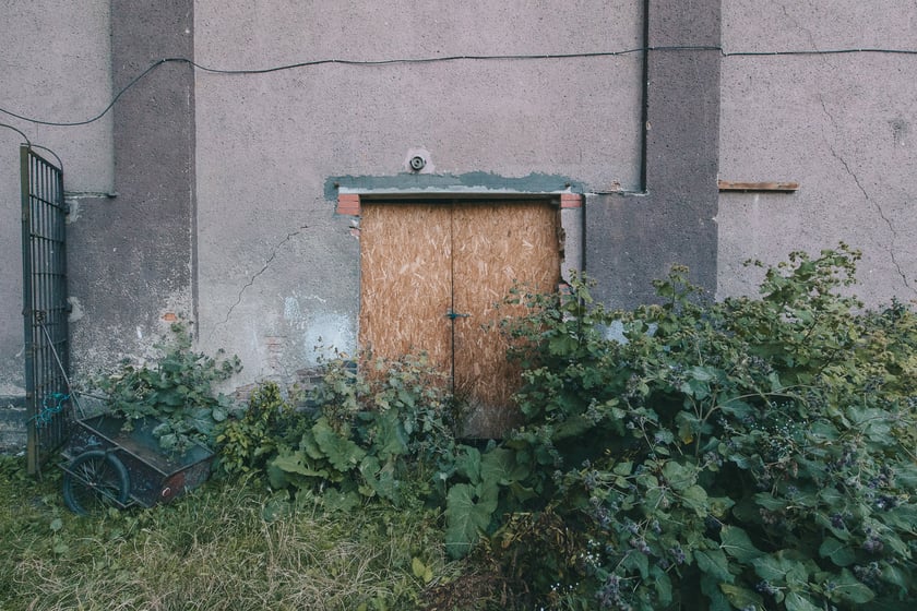 Zdjęcia Jerzego Wypycha w książce &bdquo;Te wszystkie Raje, Zrywy i Jutrzenki. O małych kinach na Dolnym Śląsku&rdquo; układają się w rodzaj eseju fotograficznego