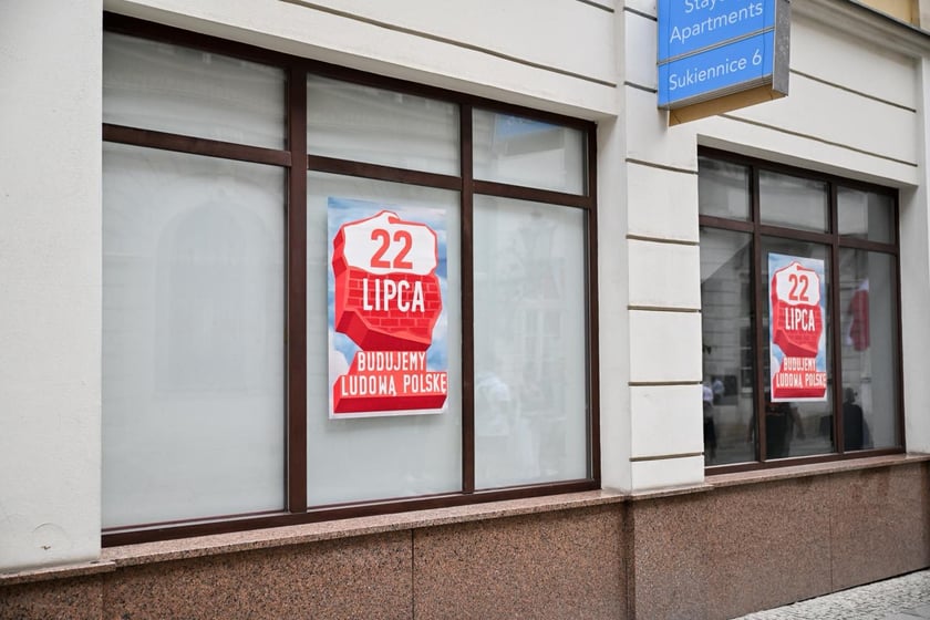 Plan zdjęciowy serialu &bdquo;Czarna śmierć&rdquo; w Sukiennicach i obok Ratusza