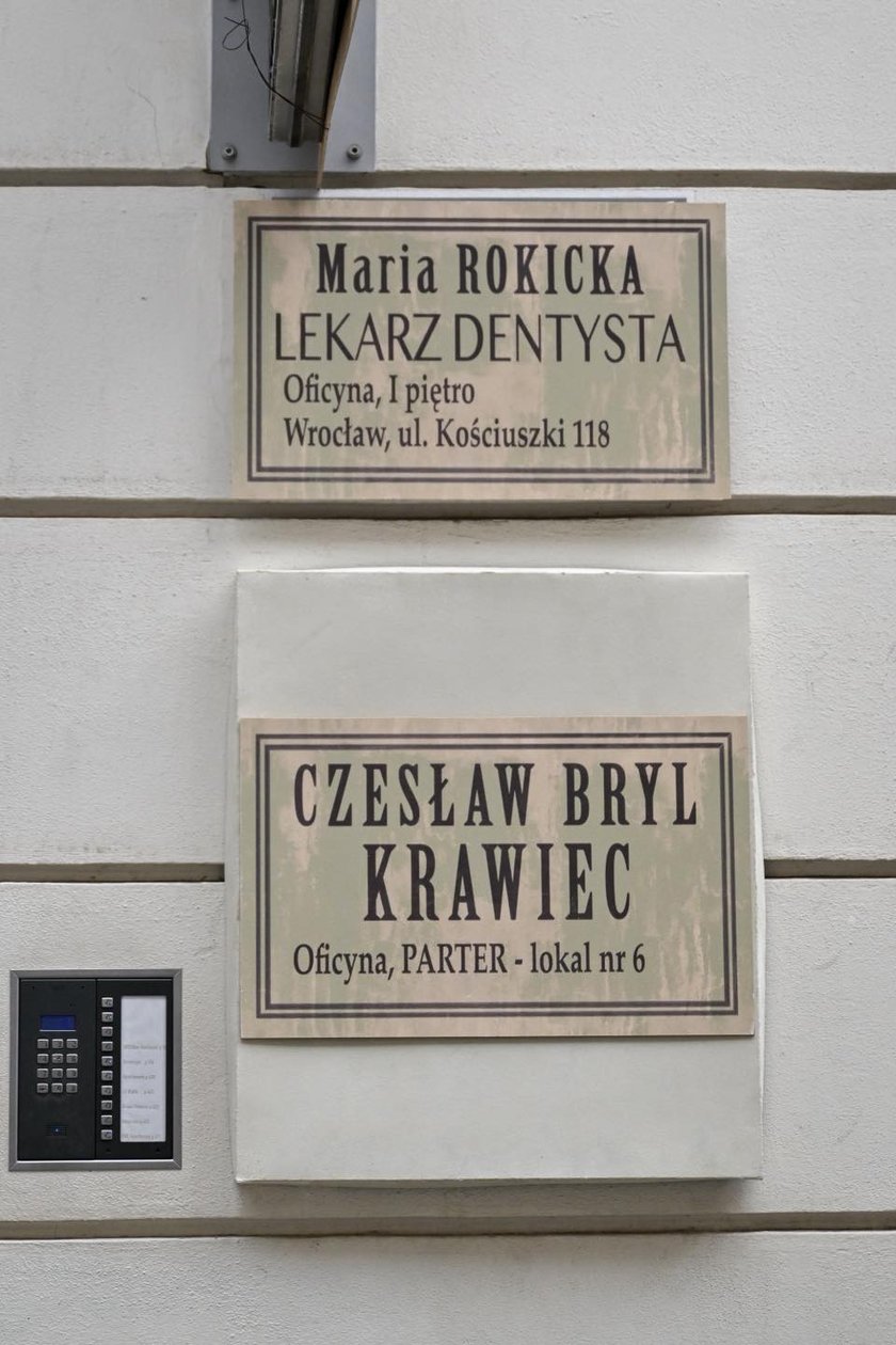 Plan zdjęciowy serialu &bdquo;Czarna śmierć&rdquo; w Sukiennicach i obok Ratusza