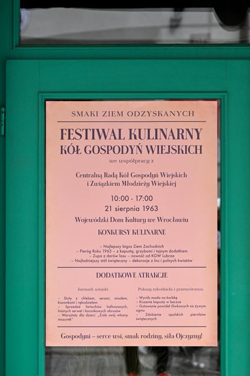 Plan zdjęciowy serialu &bdquo;Czarna śmierć&rdquo; w Sukiennicach i obok Ratusza